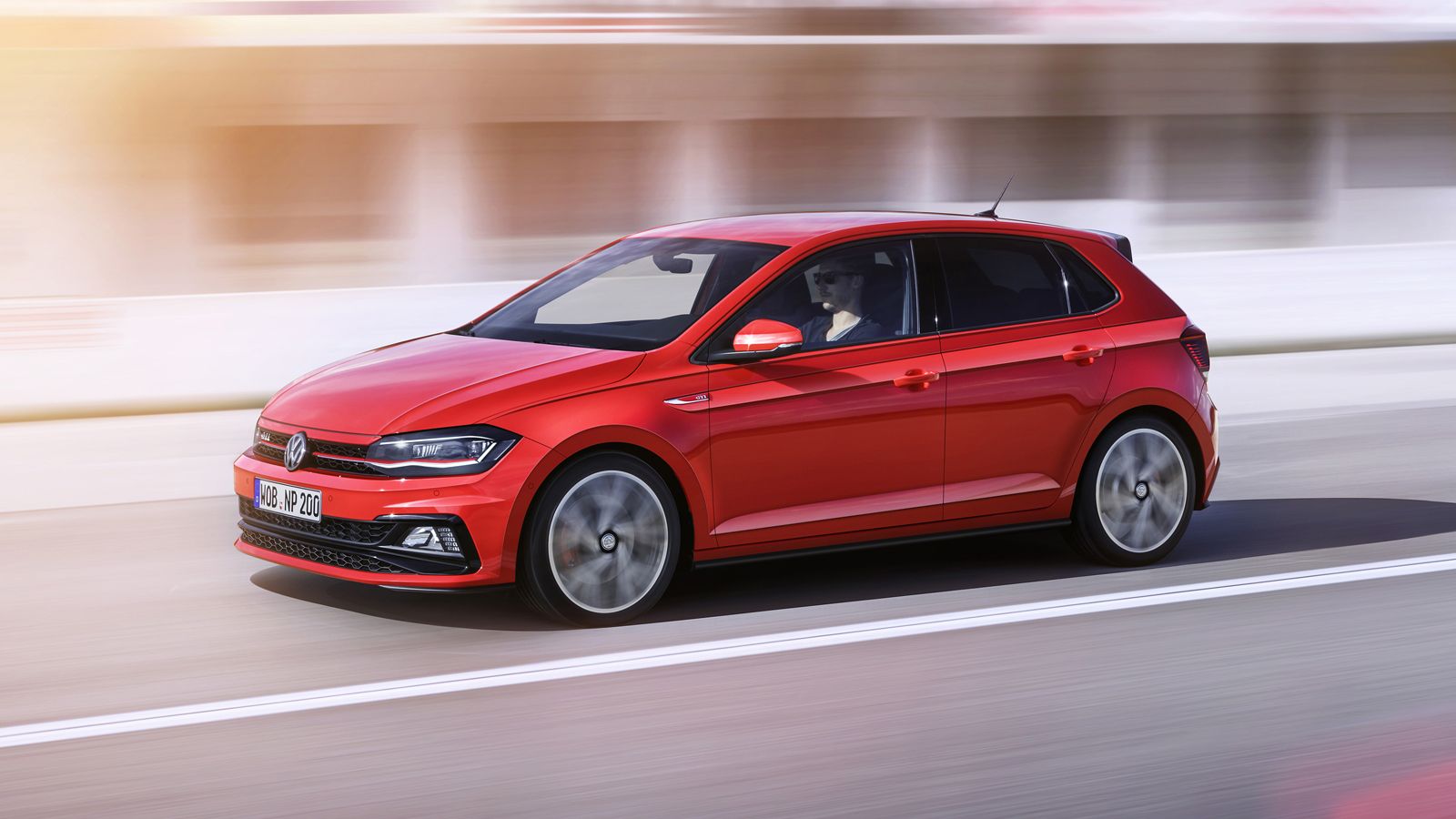 Tο νέο VW Polo GTI αφήνει πίσω του το 1,8 TSI σύνολο της προηγούμενης γενιάς, για το 2.0 TSI μοτέρ των 200 ίππων, το οποίο έχει ροπή 320 Nm, διαθέσιμα